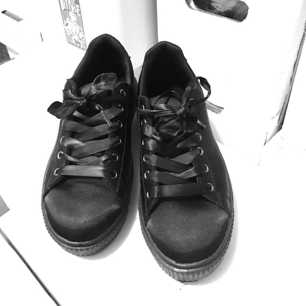 Forever21 black sneakers Size 7. (Slight platform)